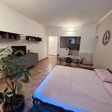Appartamento La casa del corso Arona Esterno foto