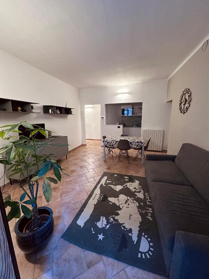 Appartamento La casa del corso Arona Esterno foto